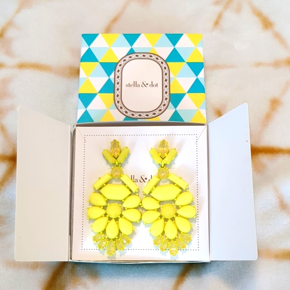 STELLA AND DOT HECK YES EARRINGS. CITRINE. HIGHLY SOUGHT AFTER!